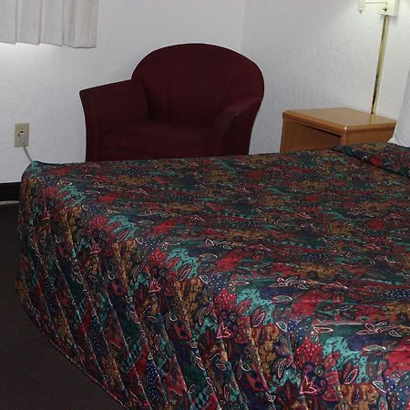 Americas Best Value Inn Grand Forks Bagian luar foto