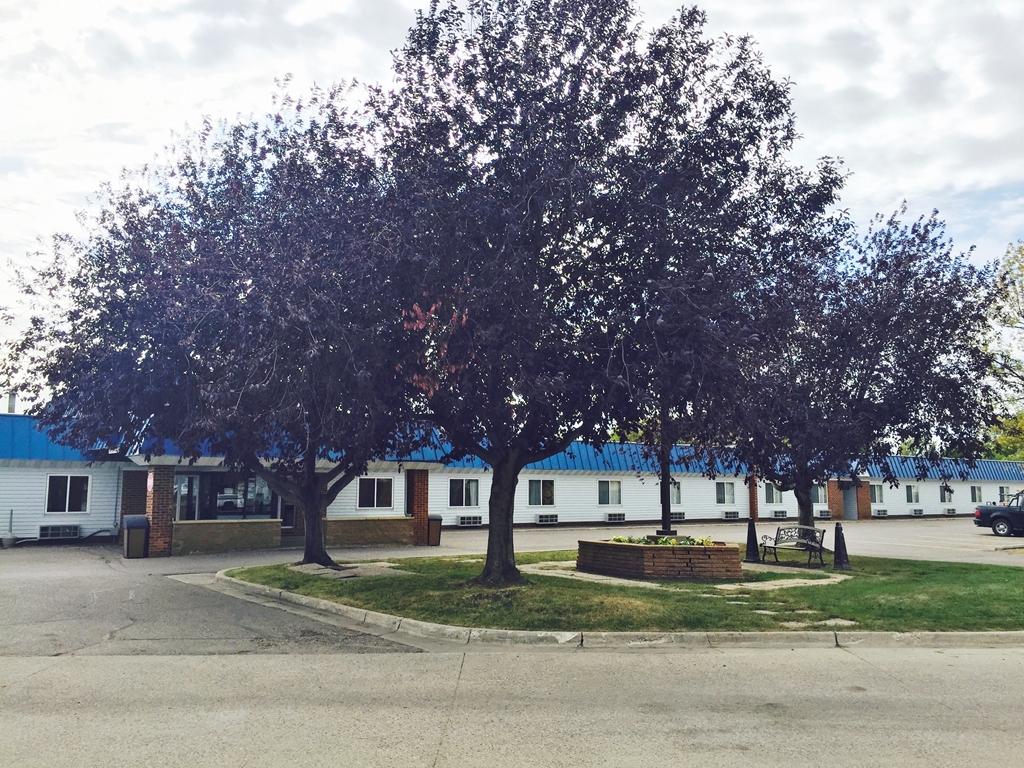 Americas Best Value Inn Grand Forks Bagian luar foto