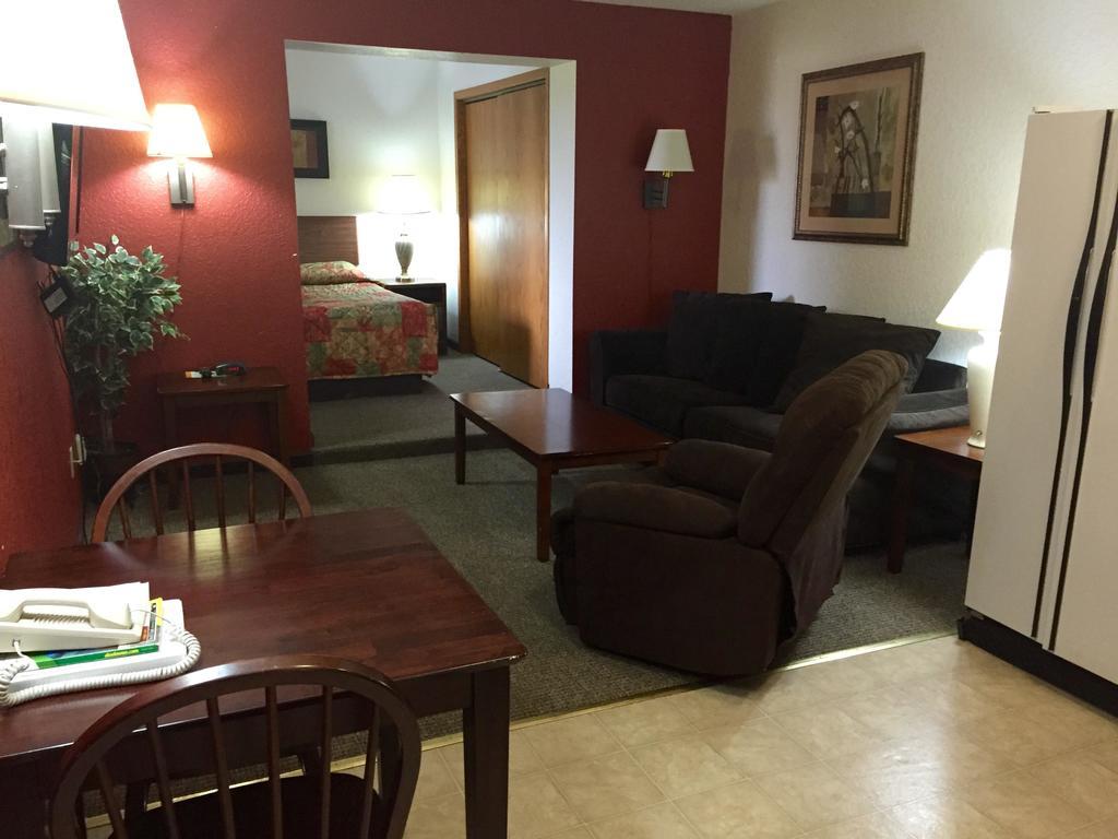Americas Best Value Inn Grand Forks Bagian luar foto
