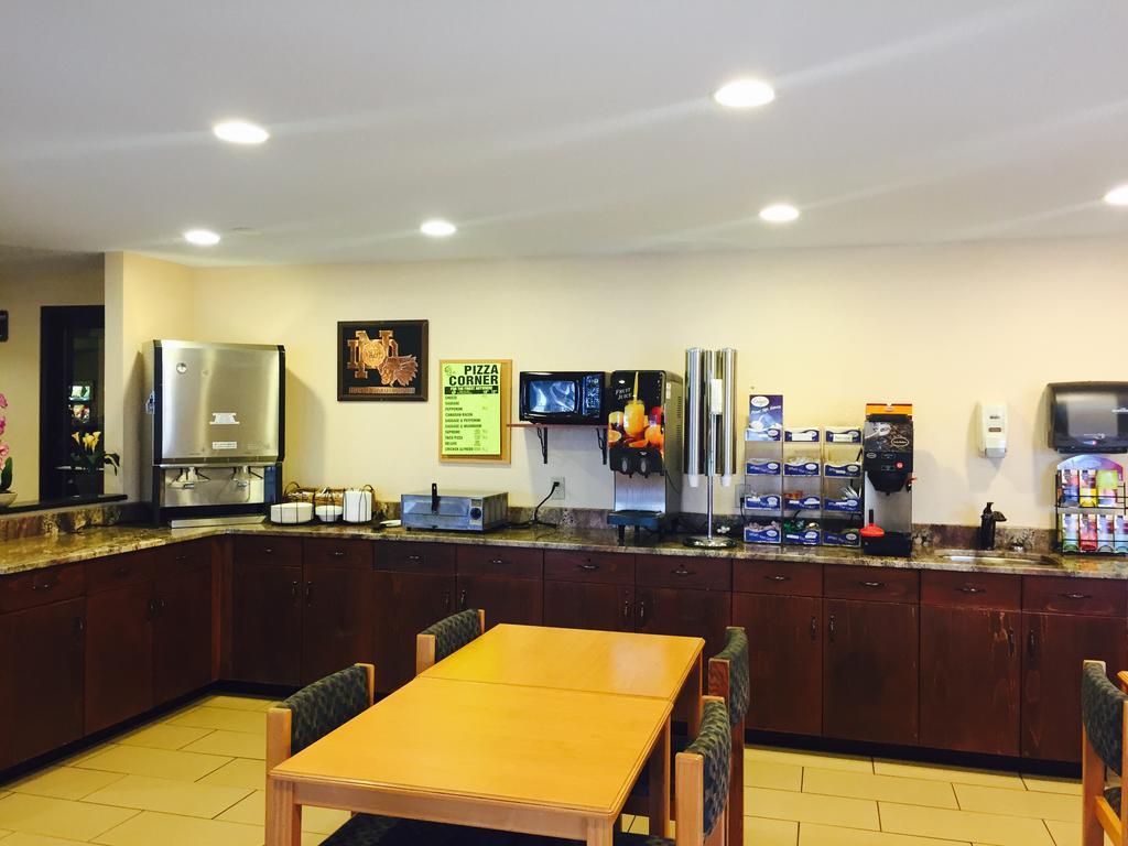 Americas Best Value Inn Grand Forks Bagian luar foto