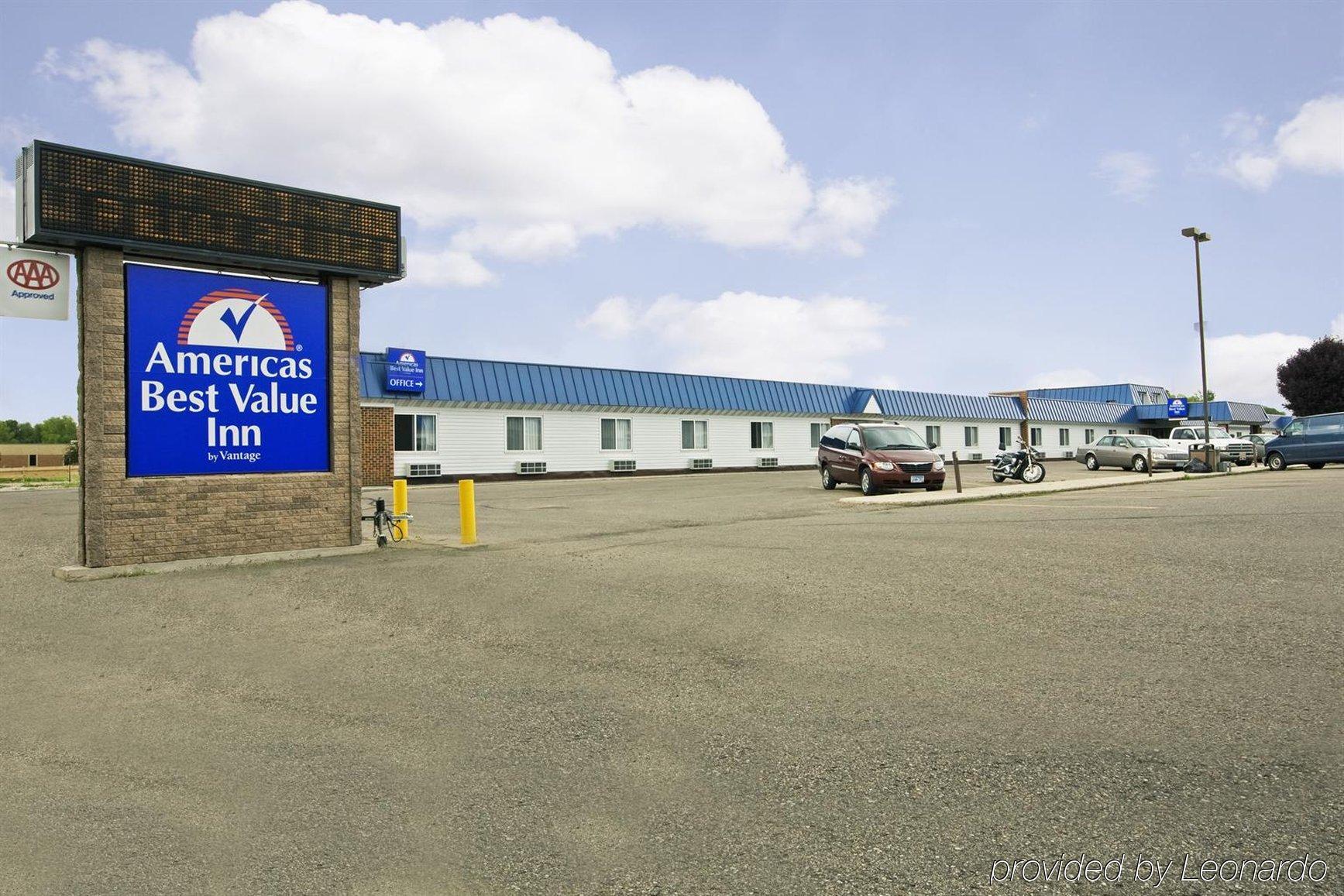 Americas Best Value Inn Grand Forks Bagian luar foto
