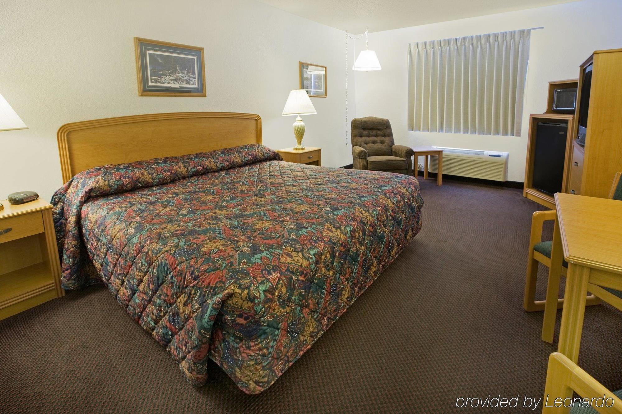 Americas Best Value Inn Grand Forks Bagian luar foto