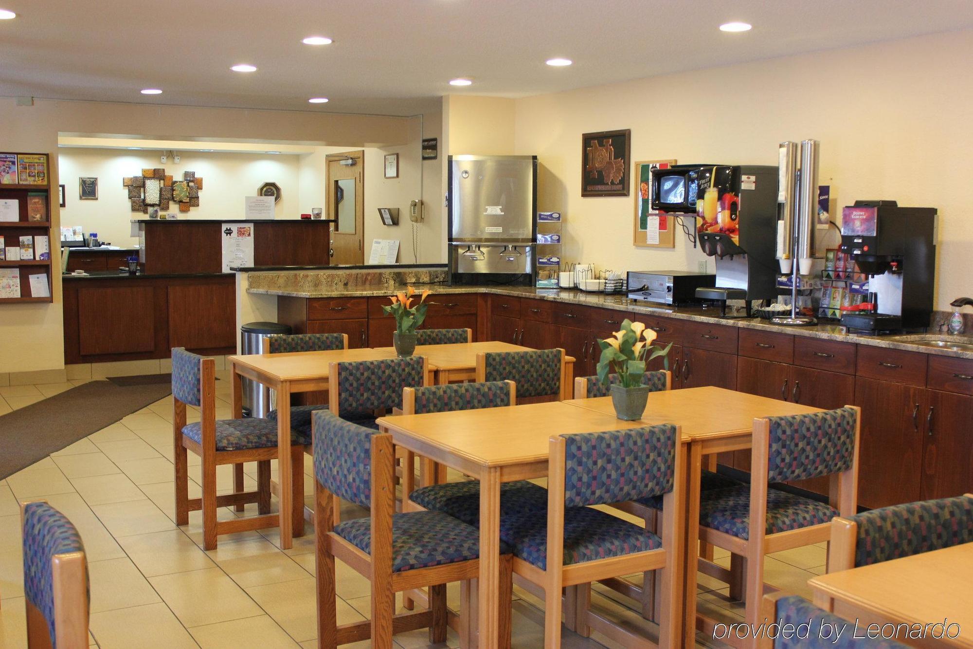 Americas Best Value Inn Grand Forks Restoran foto