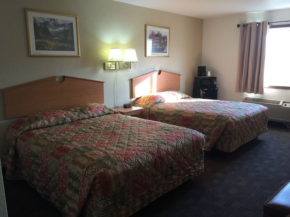 Americas Best Value Inn Grand Forks Bagian luar foto