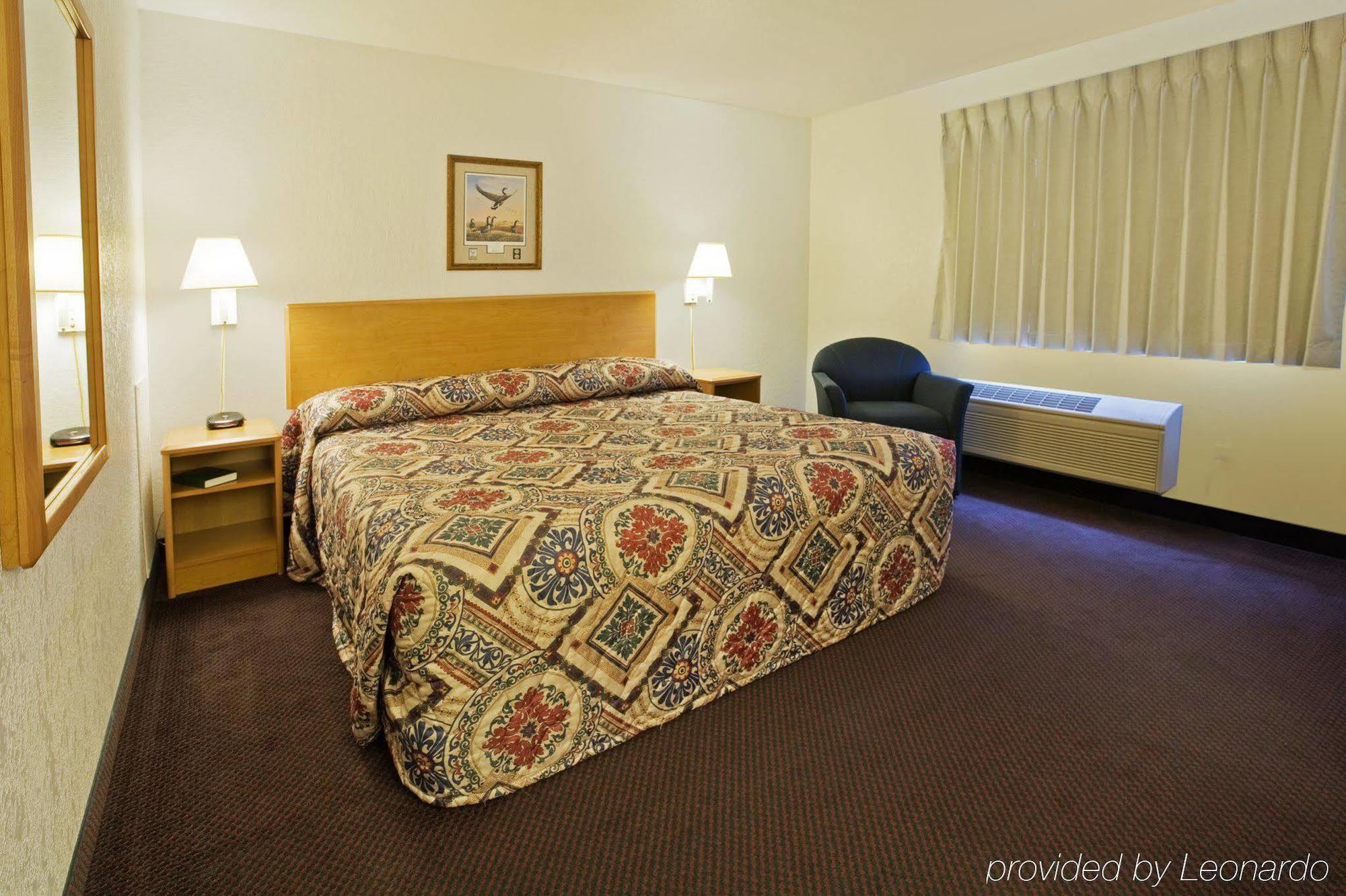 Americas Best Value Inn Grand Forks Bagian luar foto