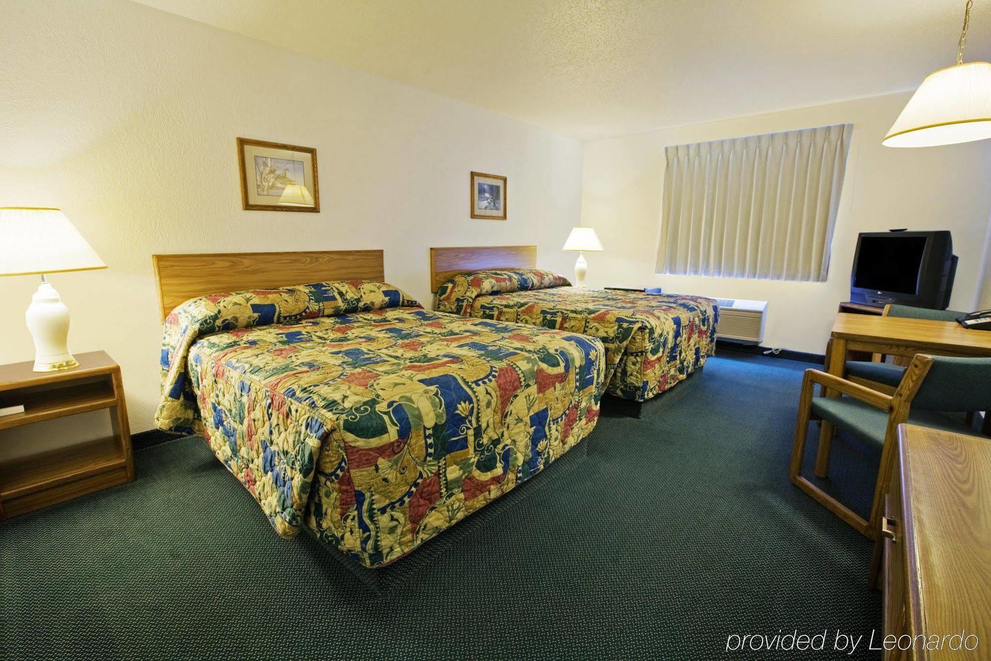 Americas Best Value Inn Grand Forks Bagian luar foto