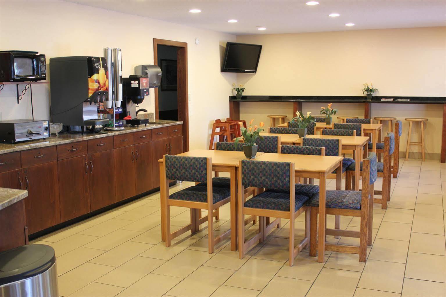 Americas Best Value Inn Grand Forks Restoran foto