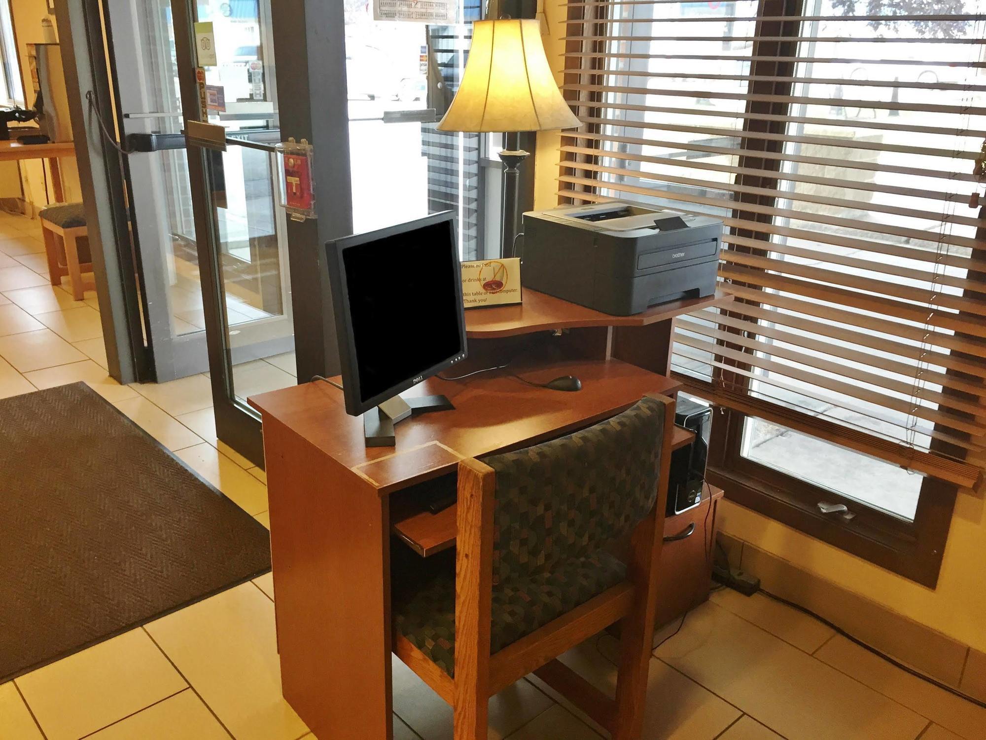 Americas Best Value Inn Grand Forks Bagian luar foto