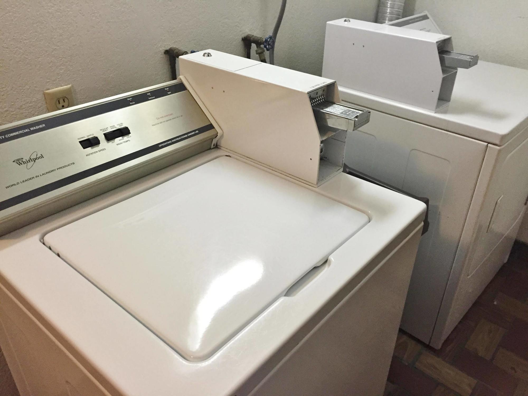 Americas Best Value Inn Grand Forks Bagian luar foto