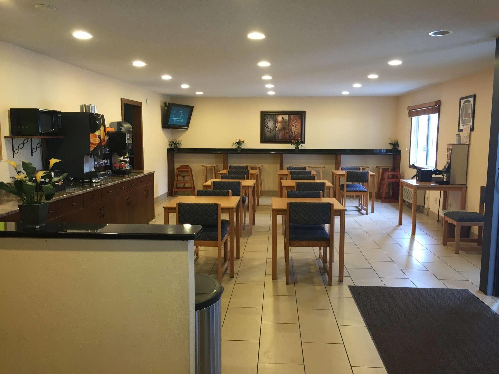 Americas Best Value Inn Grand Forks Bagian luar foto