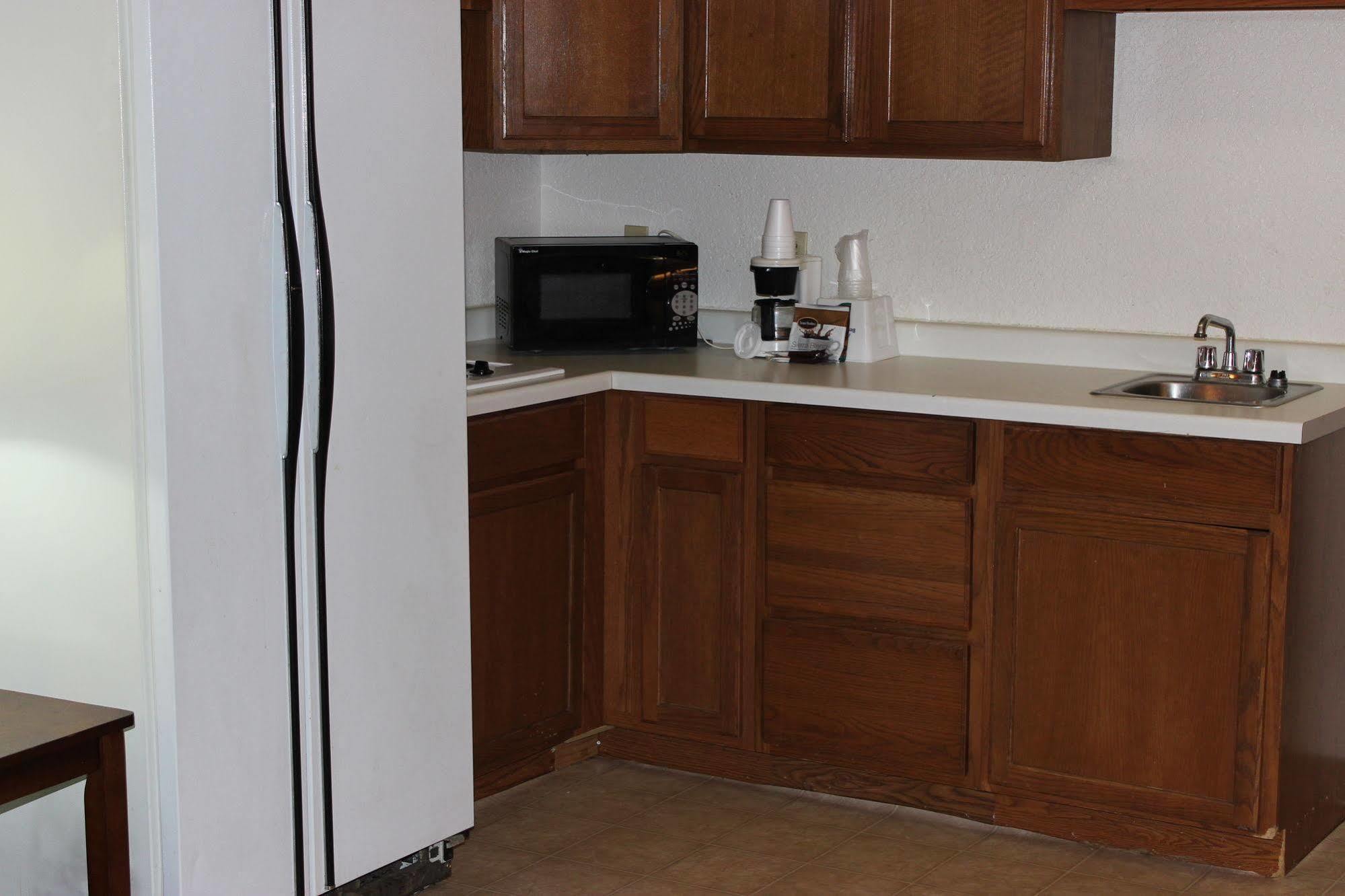 Americas Best Value Inn Grand Forks Bagian luar foto