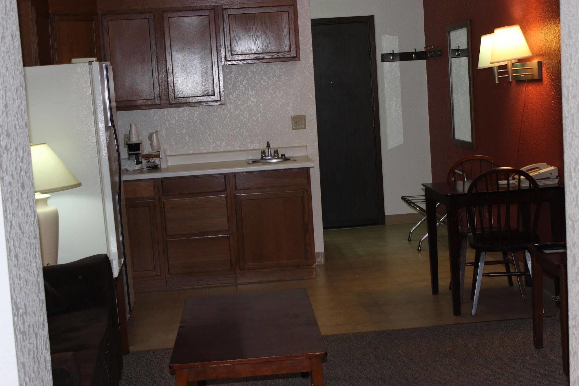 Americas Best Value Inn Grand Forks Bagian luar foto