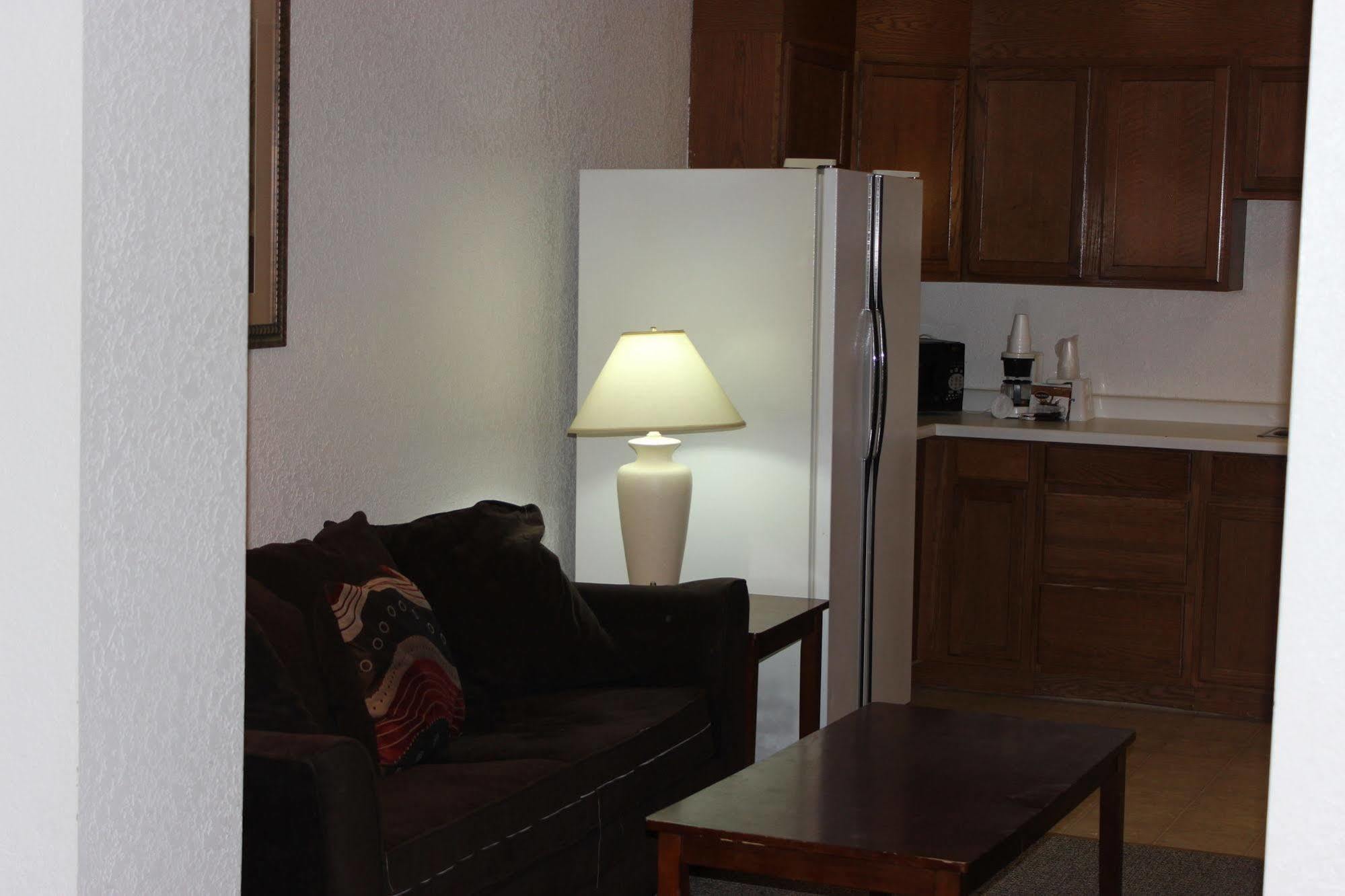 Americas Best Value Inn Grand Forks Bagian luar foto