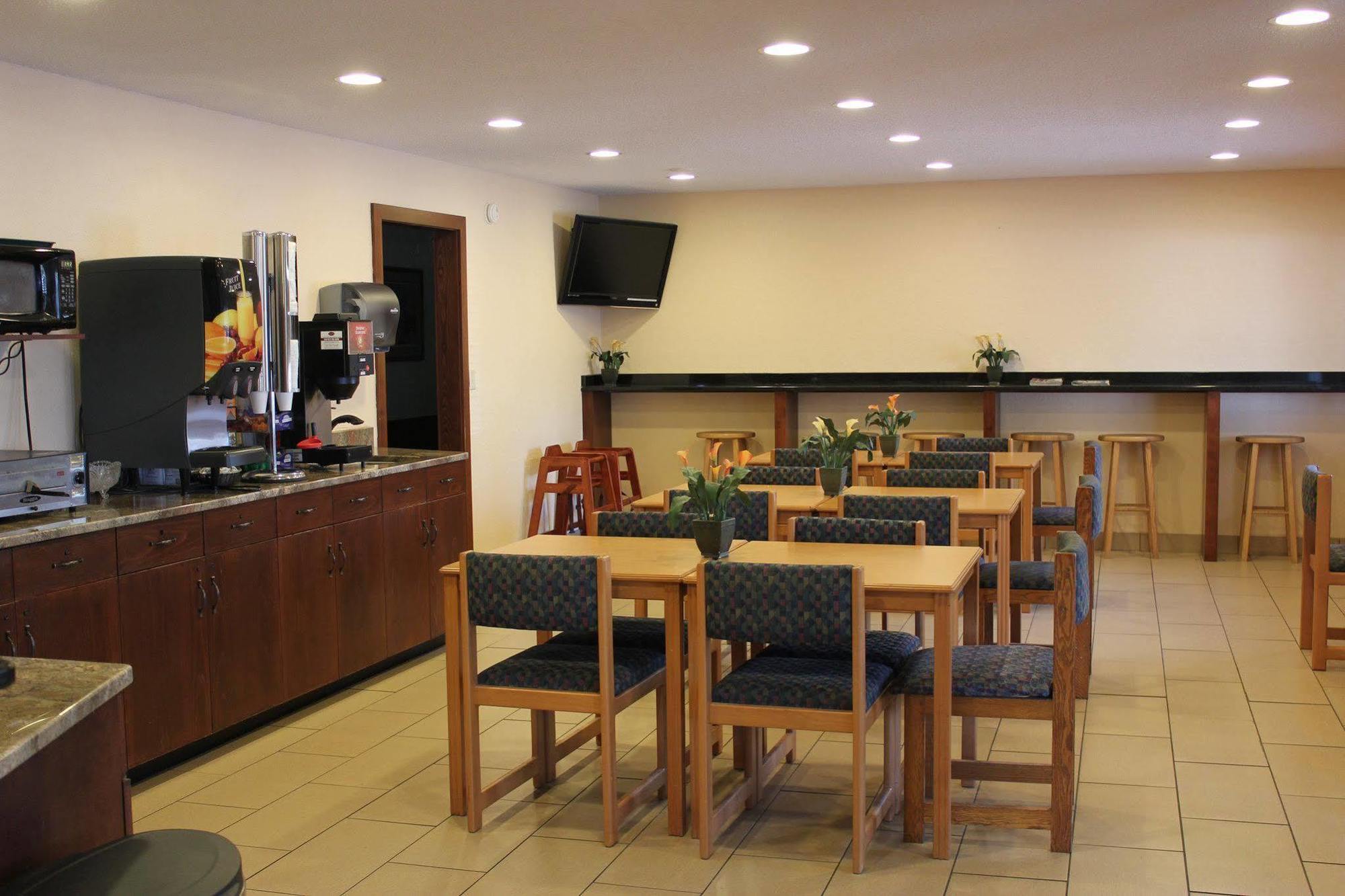 Americas Best Value Inn Grand Forks Bagian luar foto