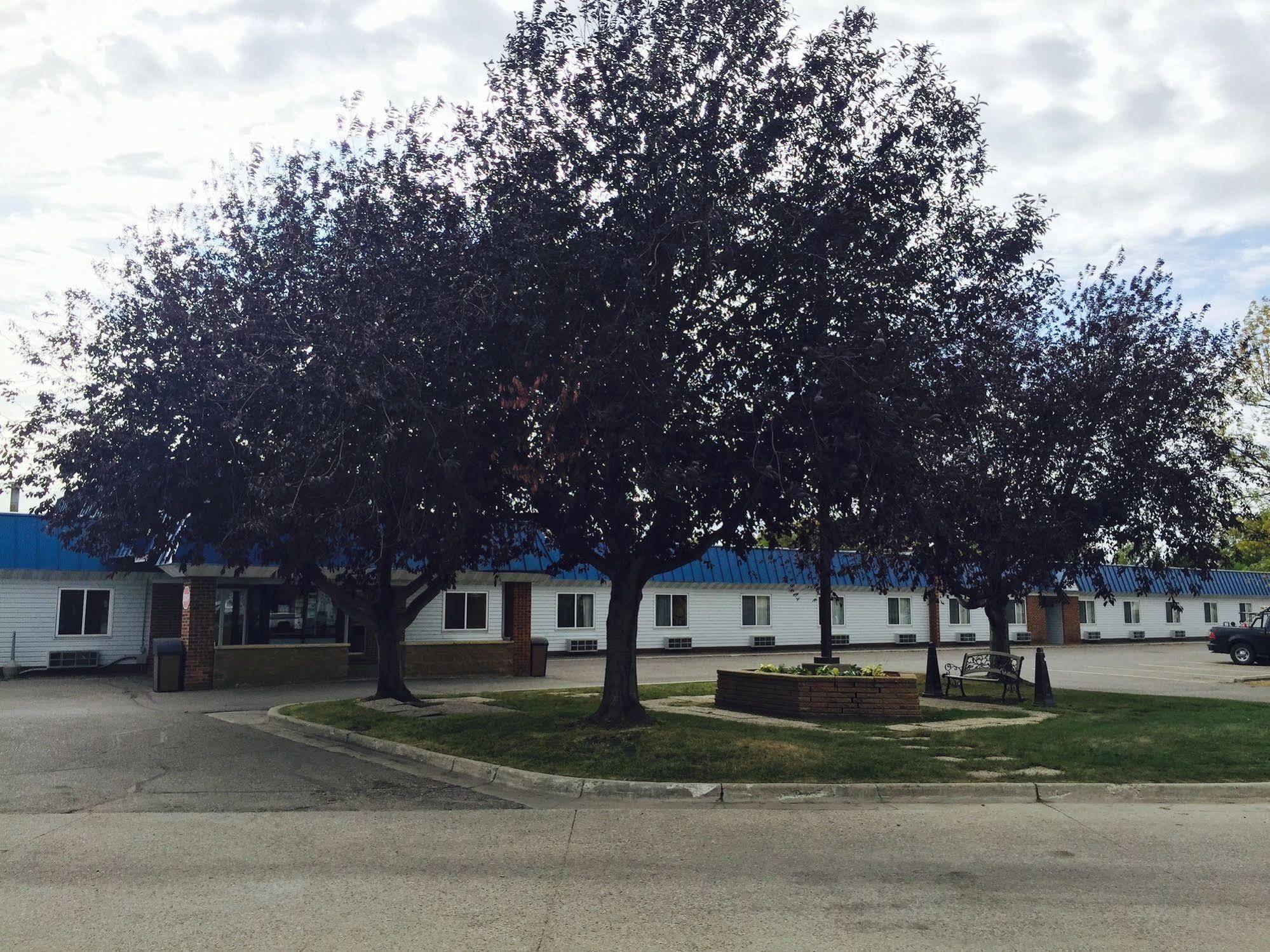Americas Best Value Inn Grand Forks Bagian luar foto